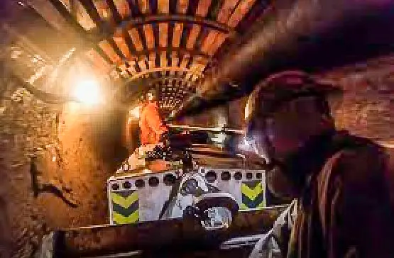 Mine dilling underground.
